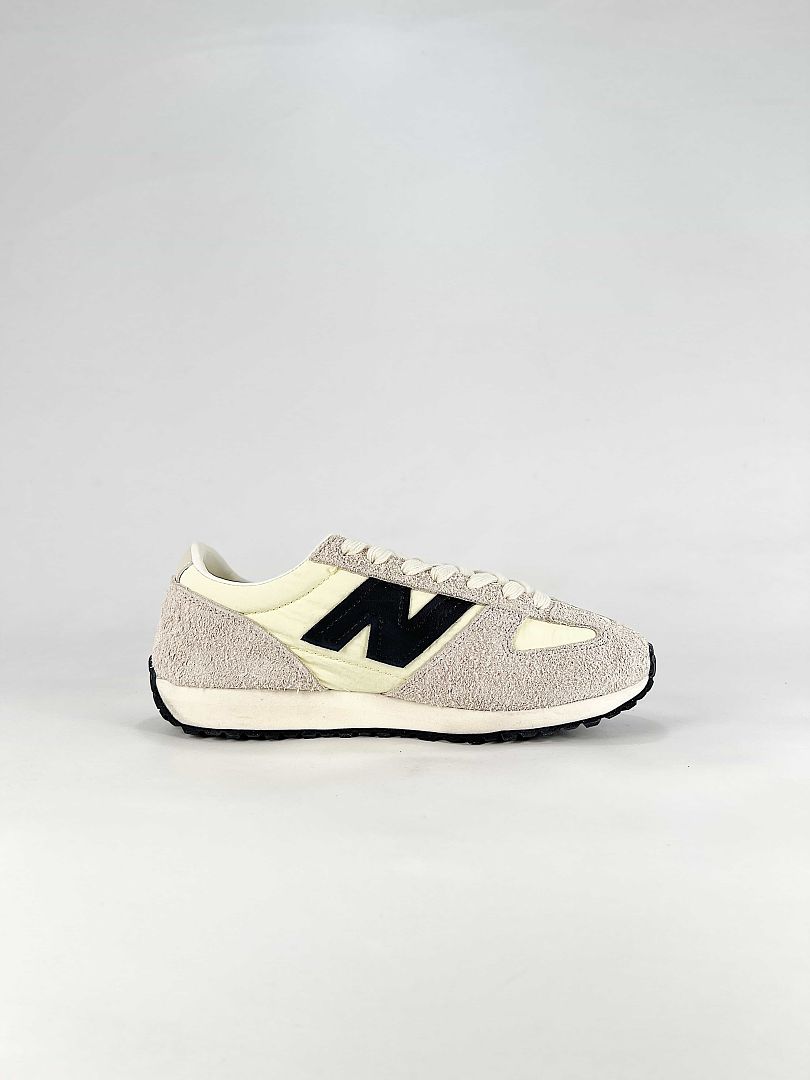New Balance 471 U471AM Cream Beige Black Retro Sneakers for Women and Men