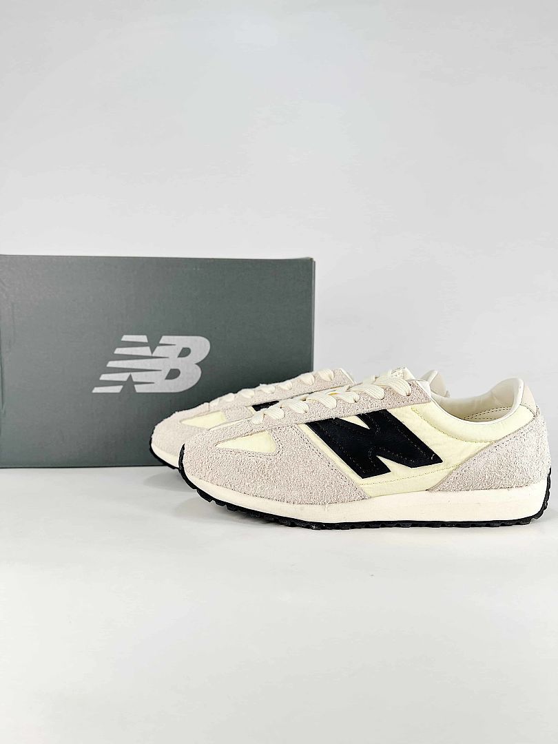 New Balance 471 U471AM Cream Beige Black Retro Sneakers for Women and Men