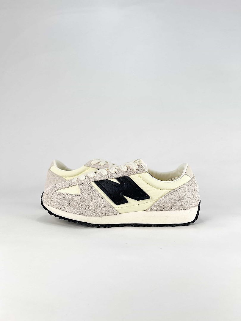 New Balance 471 U471AM Cream Beige Black Retro Sneakers for Women and Men