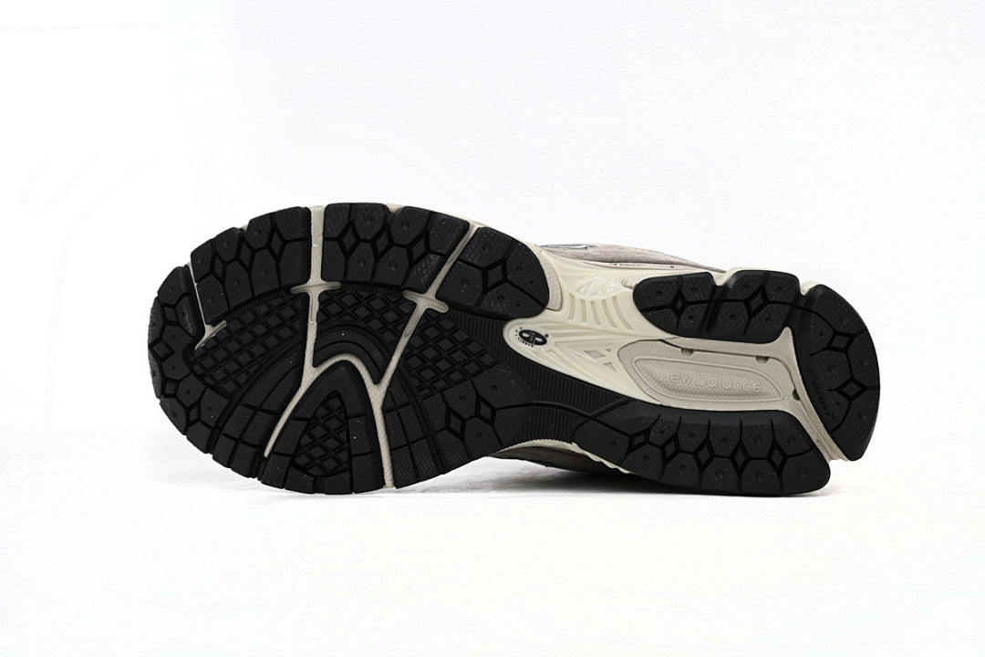 New Balance 2002R M2002RC Women's Men's Grey Retro Running-Inspired Sneakers