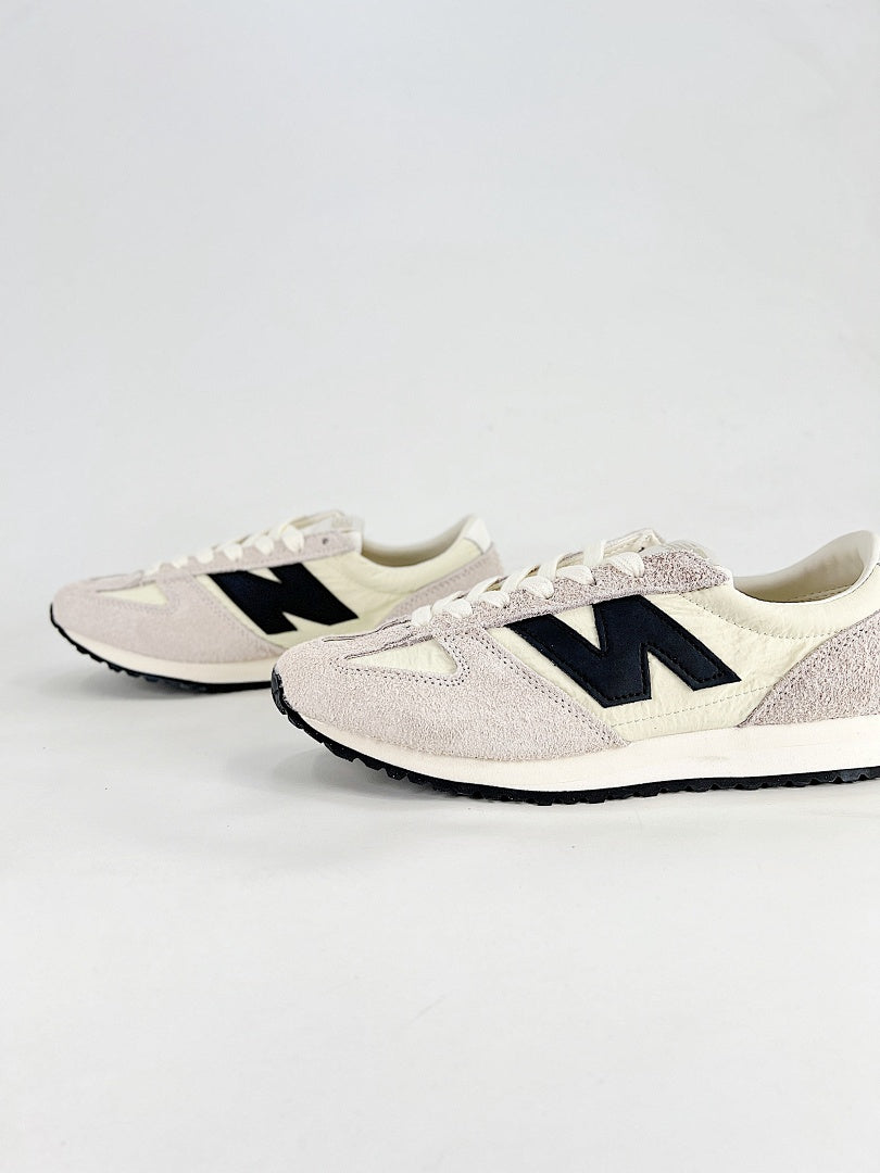 New Balance 471 Cream Beige Black Retro Low Top Sneakers for Women and Men