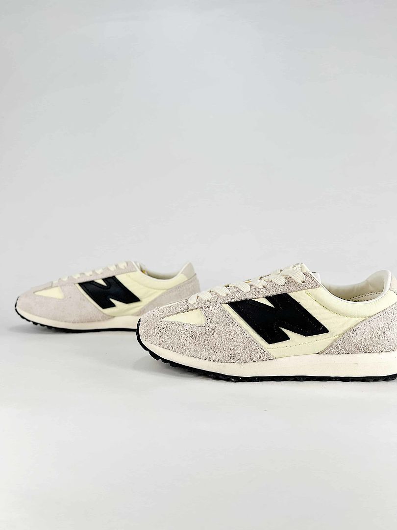 New Balance 471 U471AM Cream Beige Black Retro Sneakers for Women and Men