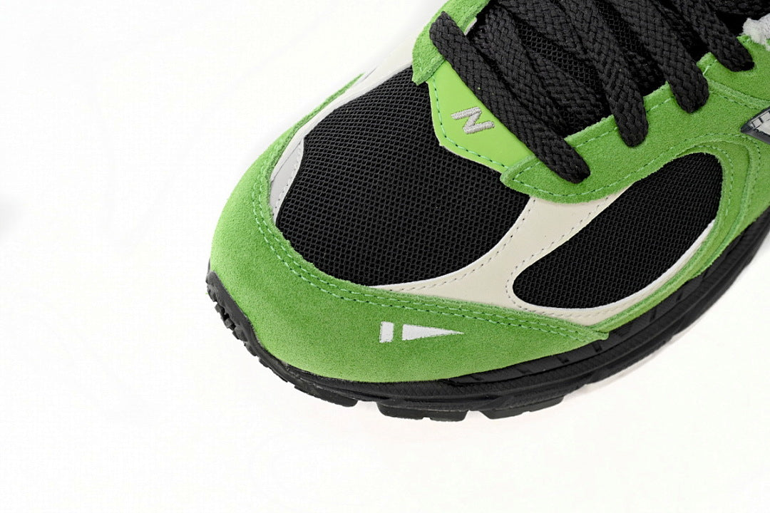 New Balance 2002R M2002RGZ Women's & Men's Green Black Retro Lifestyle Sneakers