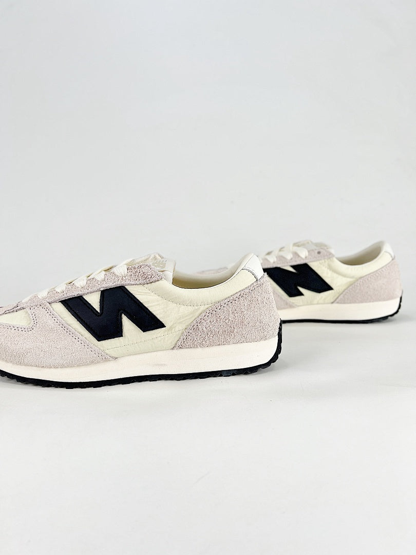 New Balance 471 Cream Beige Black Retro Low Top Sneakers for Women and Men