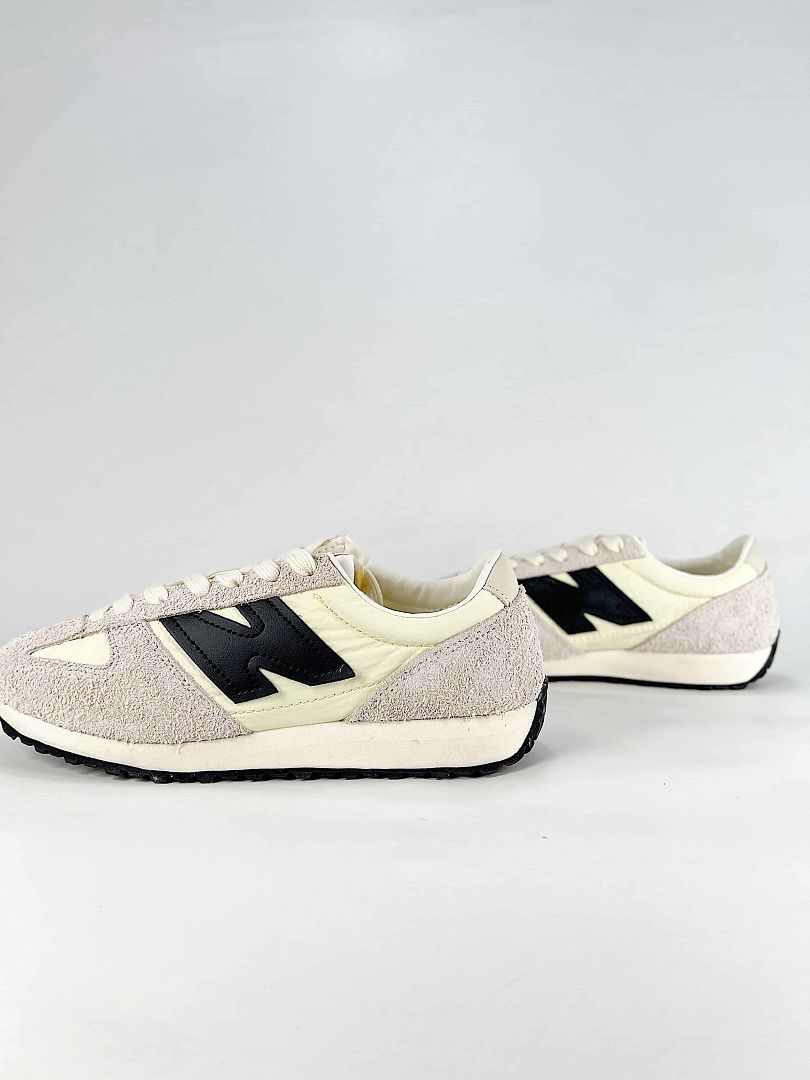 New Balance 471 U471AM Cream Beige Black Retro Sneakers for Women and Men