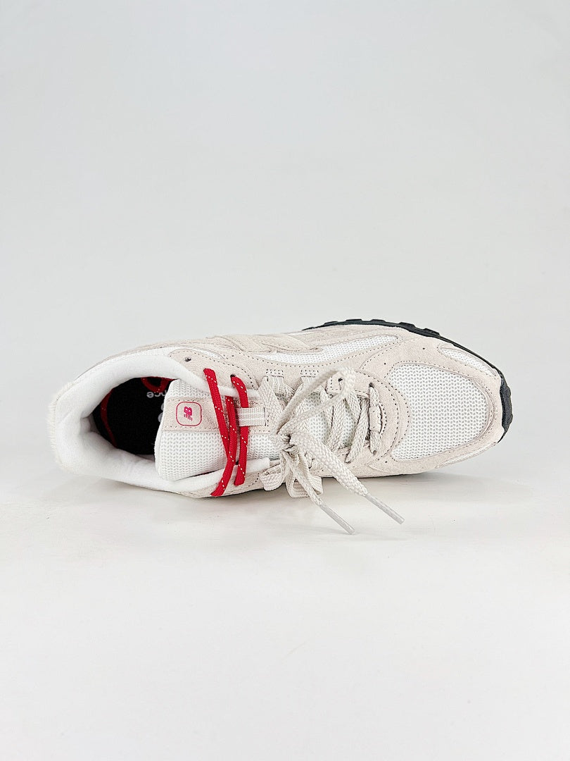 New Balance 204L Cream White Black Womens Mens Retro Low Profile Mesh Sneakers