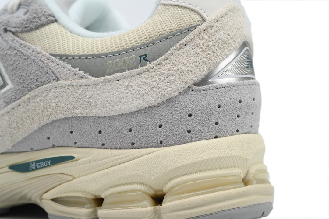 New Balance 2002R 'Linen' M2002REK Women's & Men's Grey Cream Retro Lifestyle Sneakers