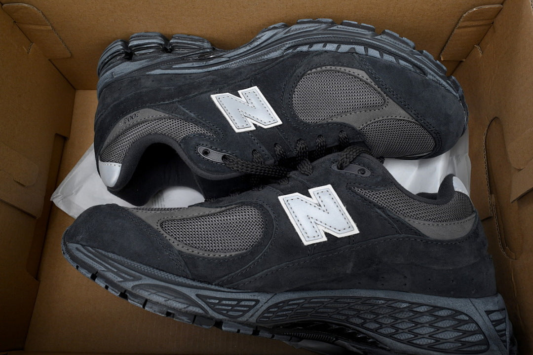 New Balance 2002R M2002RBV Women's Men's Black Grey Retro Lifestyle Sneakers