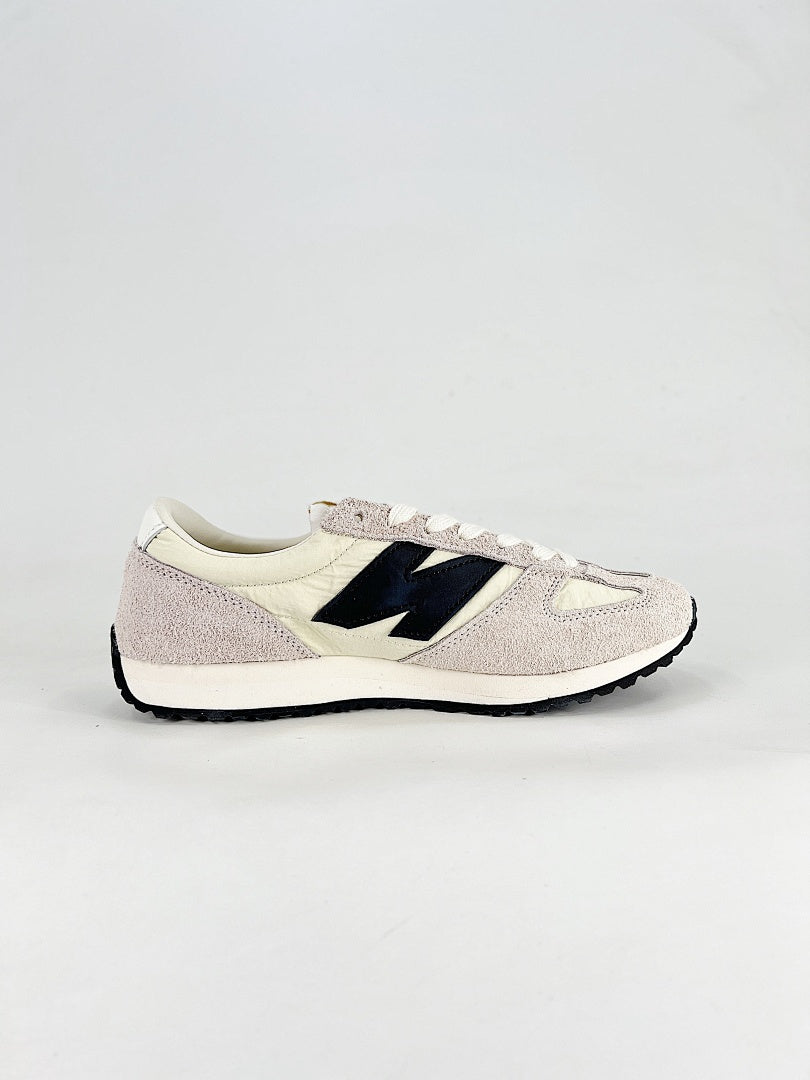New Balance 471 Cream Beige Black Retro Low Top Sneakers for Women and Men